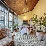 Charming Bourgeois House - Town Centre بيت للعطل